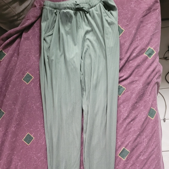 Khaki Green women's pants, from primark. Comes in extra small. - Picture 2 of 2